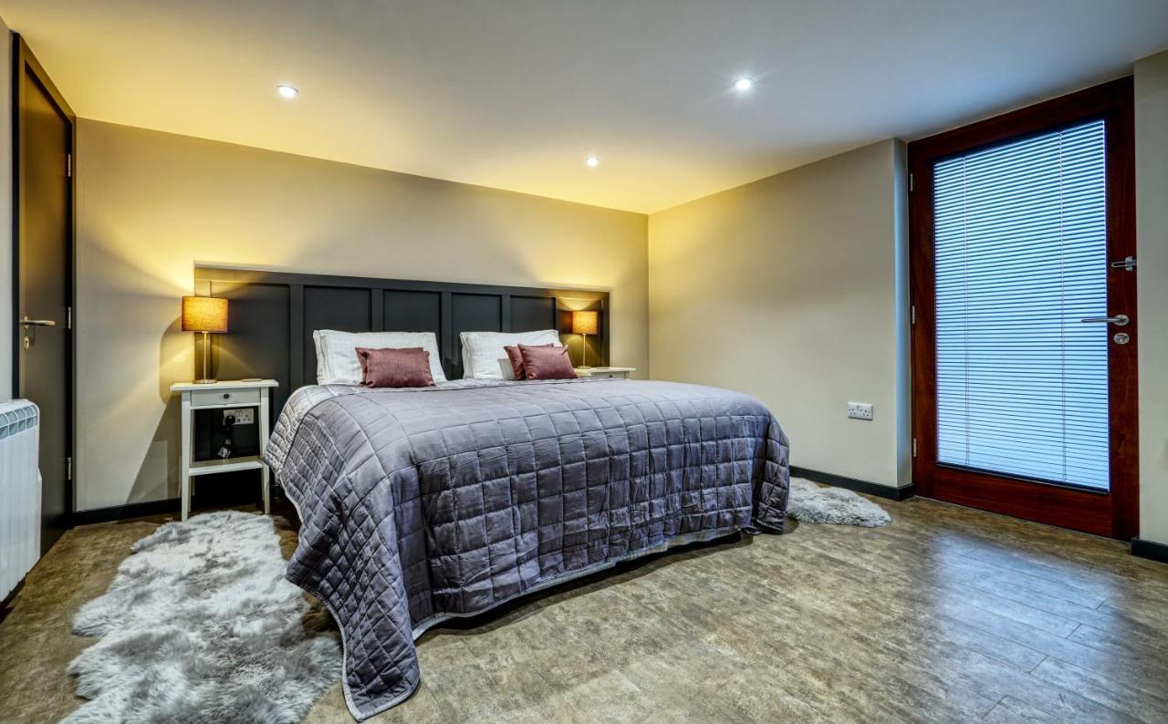 The Courtyard Apartment Brampton  Buitenkant foto