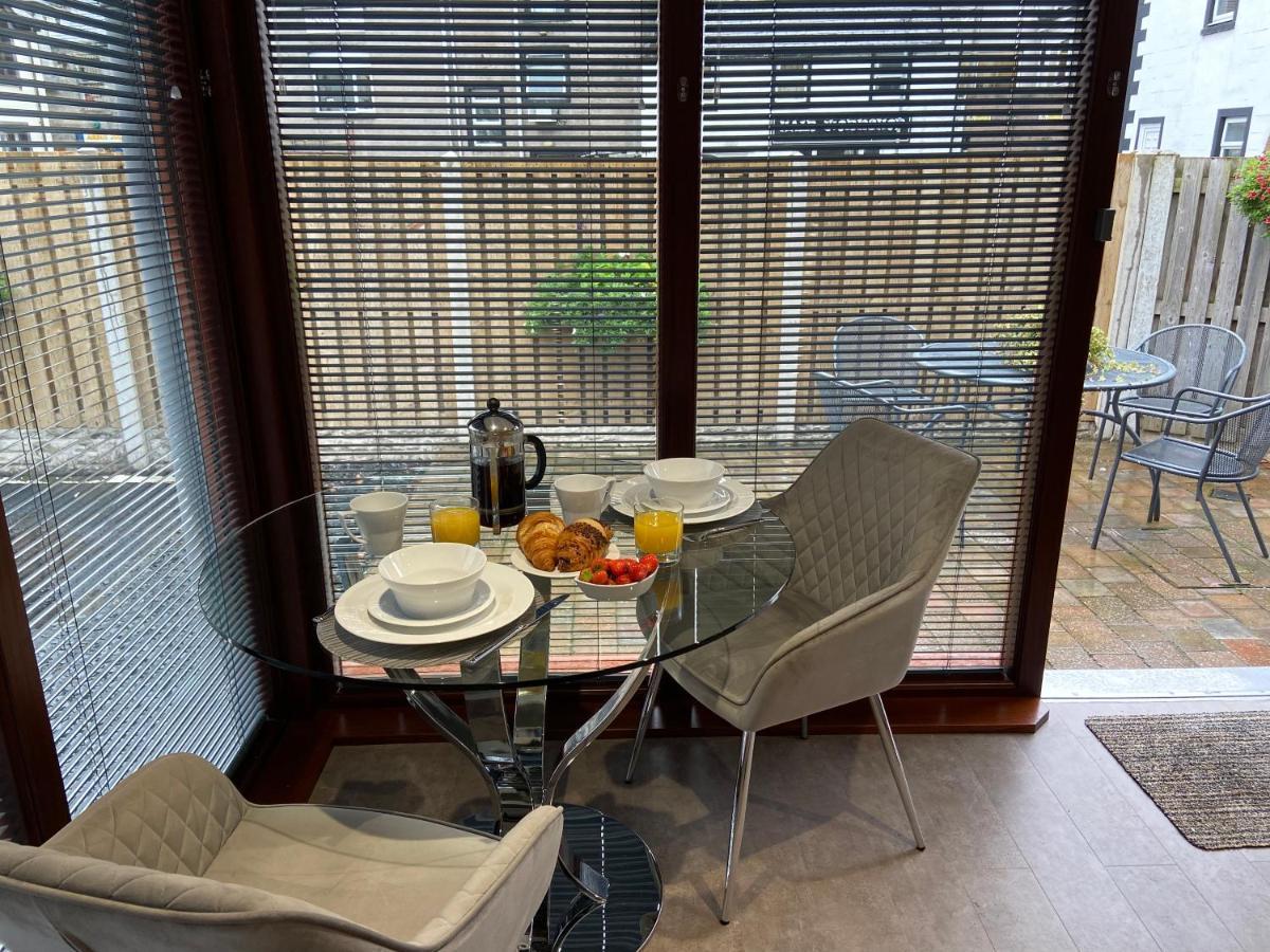 The Courtyard Apartment Brampton  Buitenkant foto